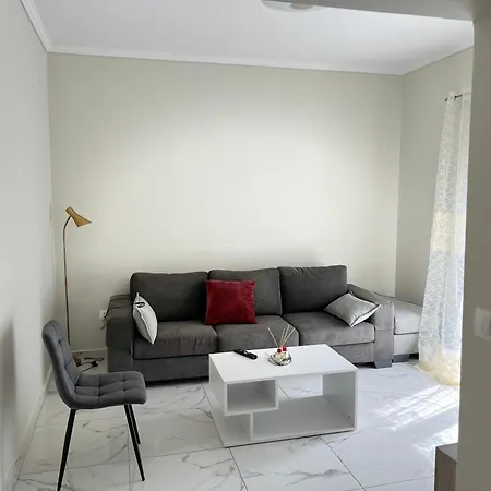 Elegant And Cozy Escape In Nikopoli Apartment