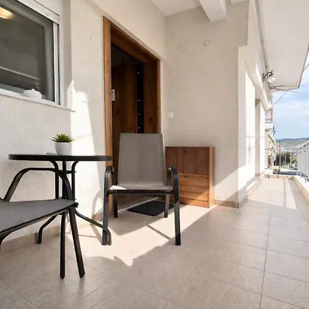 Elegant And Cozy Escape In Nikopoli Apartament *